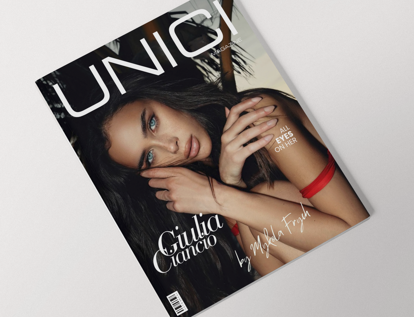 COVER MODEL: GIULIA CIANCIO